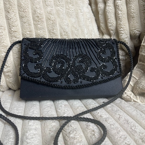 La Regale Elegant Black Beaded Wristlet - Picture 9 of 9